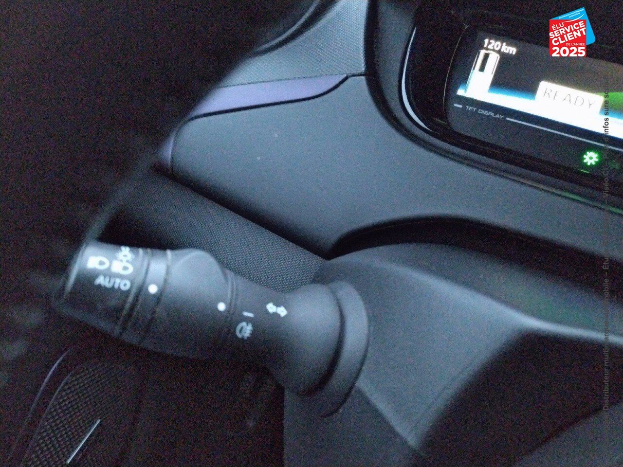 Véhicule d'occasion RENAULT ZOE STAR WARS CHARGE RAPIDE Q90 chez Hyundai Epernay