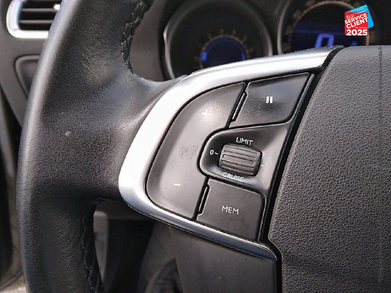 Véhicule d'occasion CITROEN C4 PURETECH 110CH MILLENIUM GPS RADAR AR CARPLAY chez Fiat Belfort