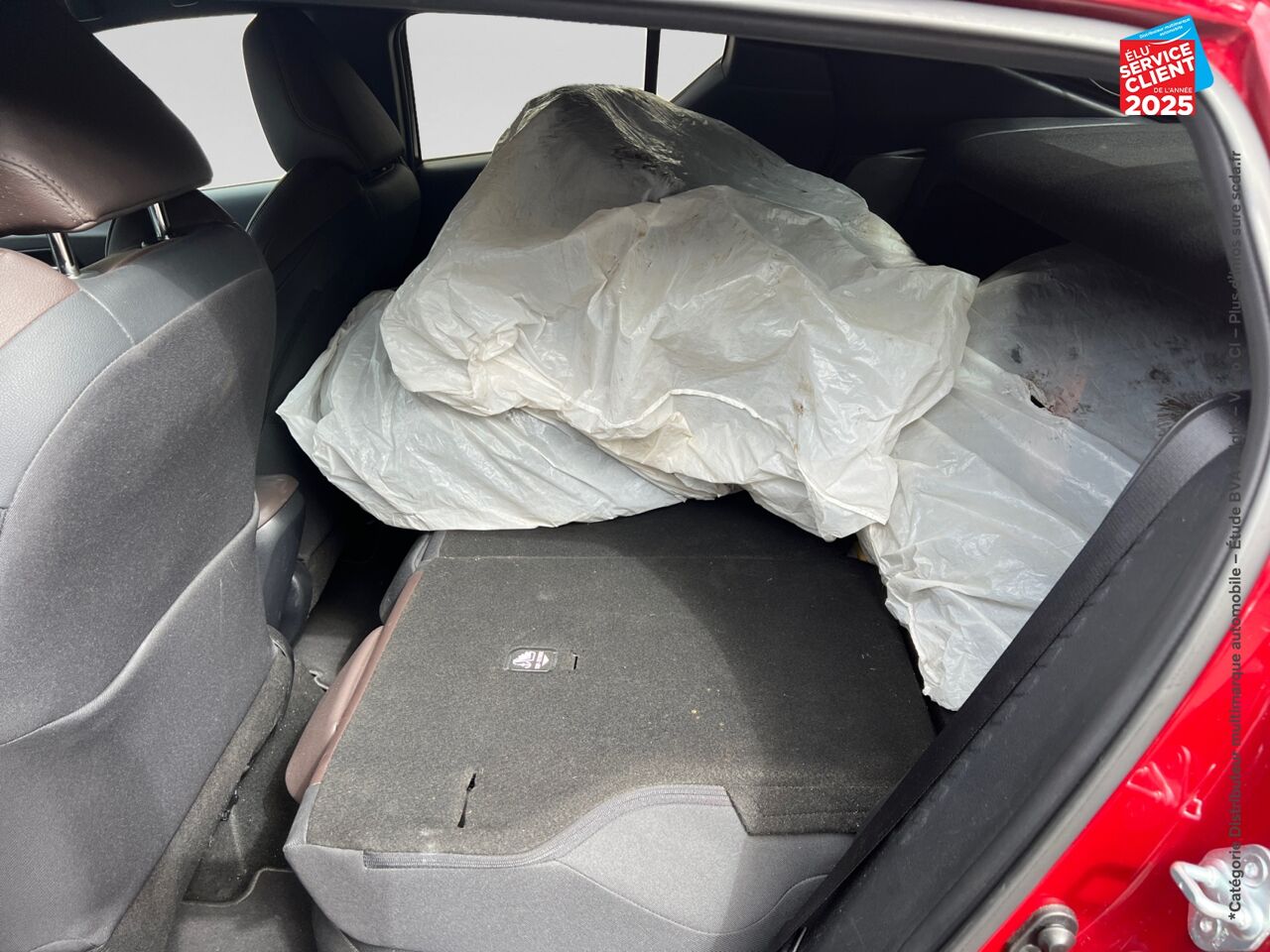 Véhicule d'occasion TOYOTA C-HR 122H DYNAMIC 2WD E-CVT chez Renault Colmar