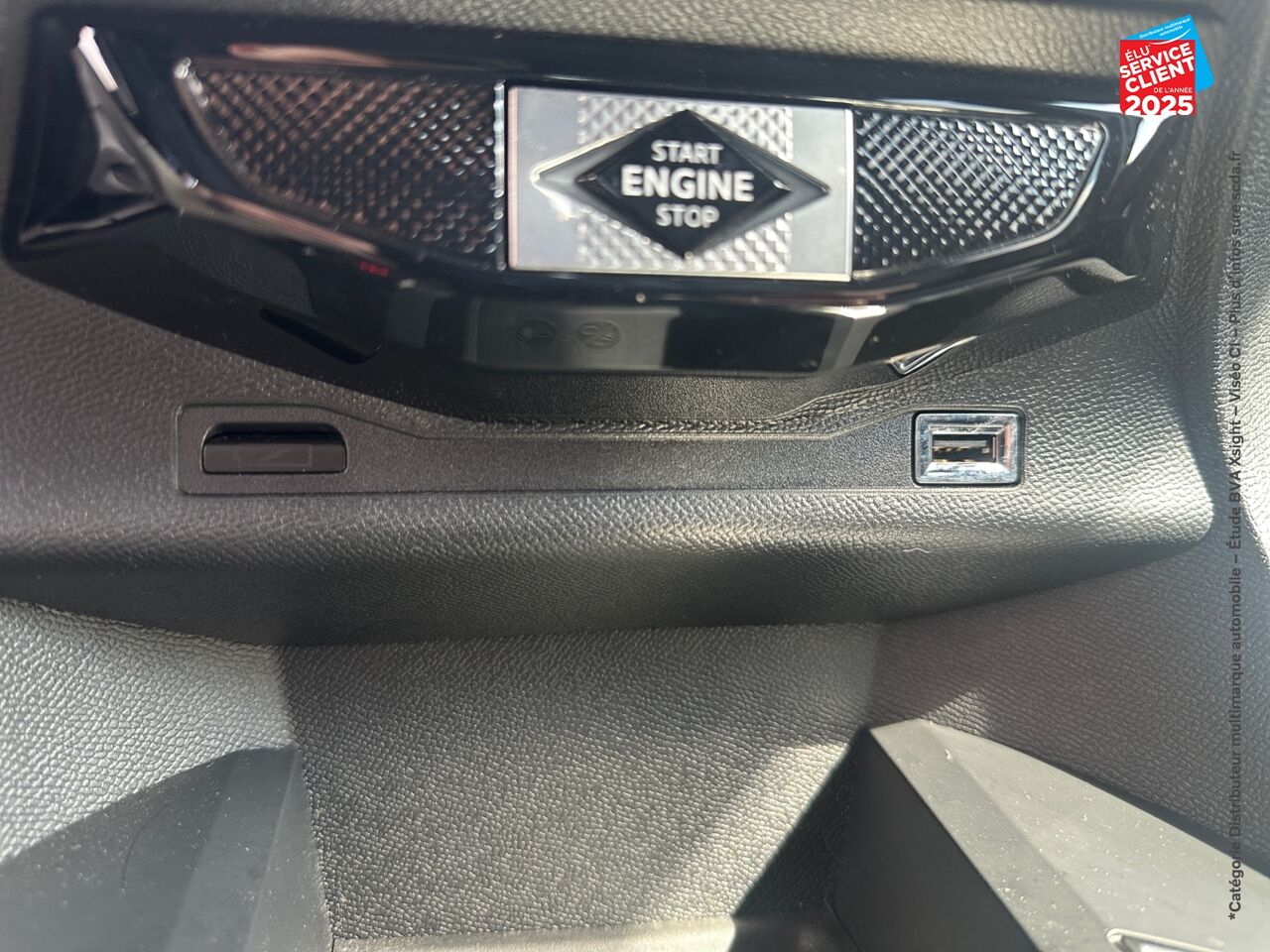 Véhicule d'occasion DS DS 3 CROSSBACK PURETECH 130CH BASTILLE AUTOMATIQUE SIEGES CUIR GPS CAMERA CARPLAY chez BMW Besançon