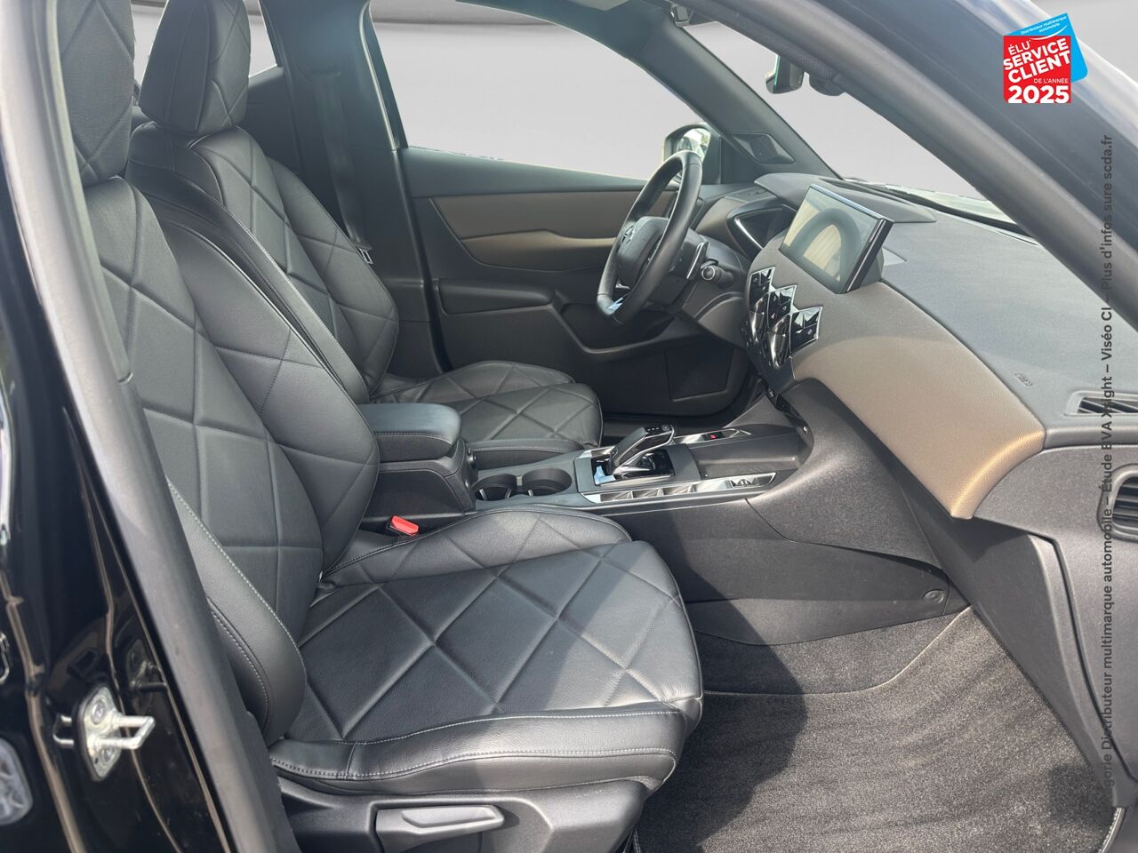Véhicule d'occasion DS DS 3 CROSSBACK PURETECH 130CH BASTILLE AUTOMATIQUE SIEGES CUIR GPS CAMERA CARPLAY chez BMW Besançon