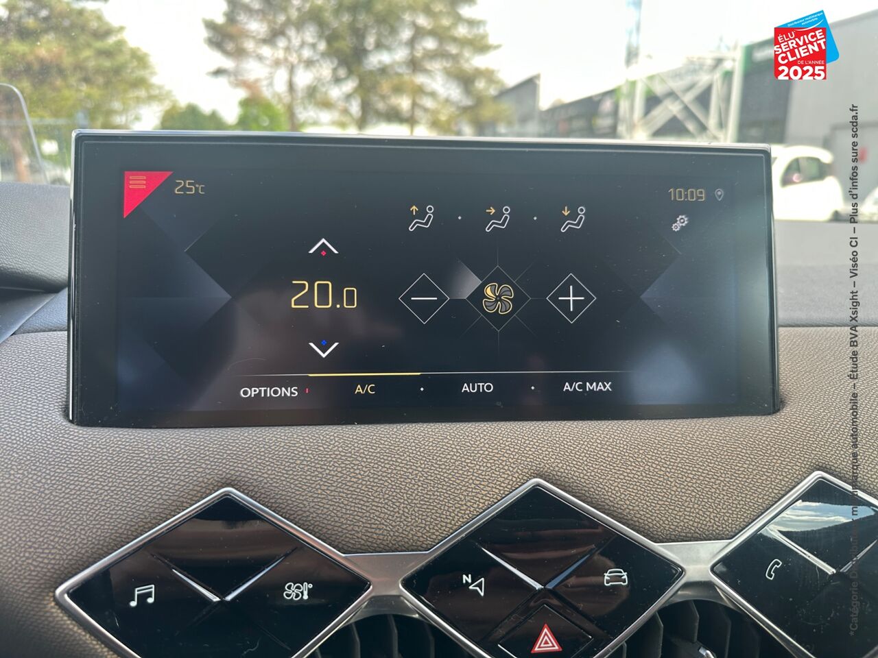 Véhicule d'occasion DS DS 3 CROSSBACK PURETECH 130CH BASTILLE AUTOMATIQUE SIEGES CUIR GPS CAMERA CARPLAY chez BMW Besançon