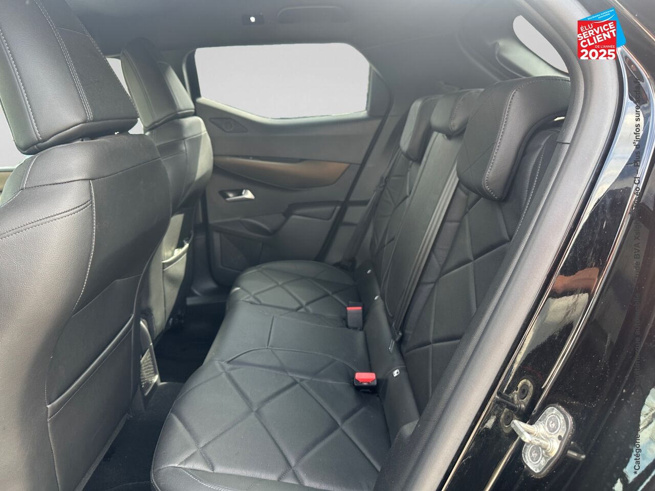 Véhicule d'occasion DS DS 3 CROSSBACK PURETECH 130CH BASTILLE AUTOMATIQUE SIEGES CUIR GPS CAMERA CARPLAY chez BMW Besançon