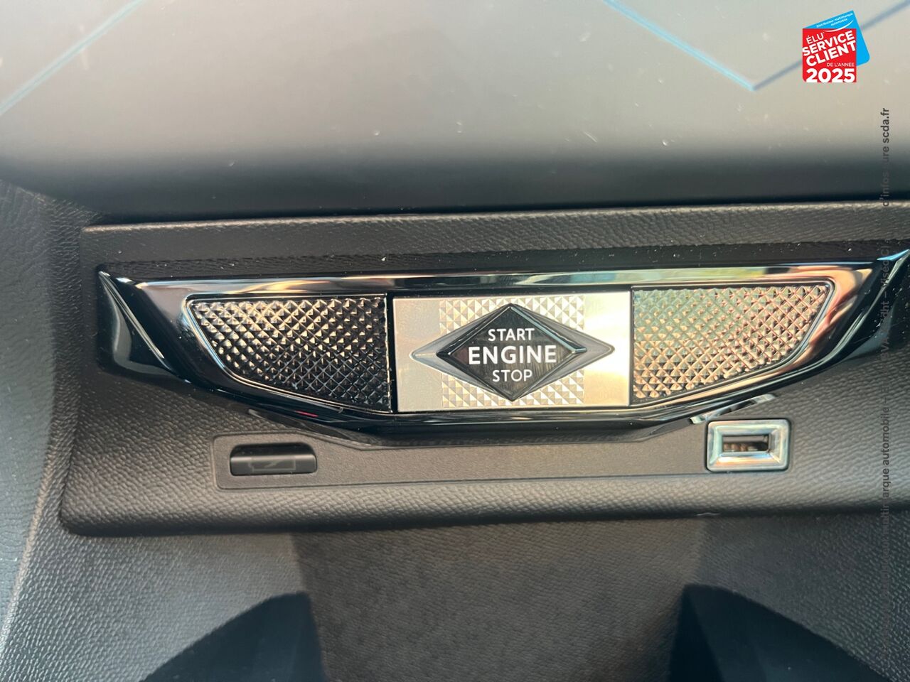 Véhicule d'occasion DS DS 3 CROSSBACK PURETECH 130CH BASTILLE AUTOMATIQUE SIEGES CUIR GPS CAMERA CARPLAY chez Toyota Thionville