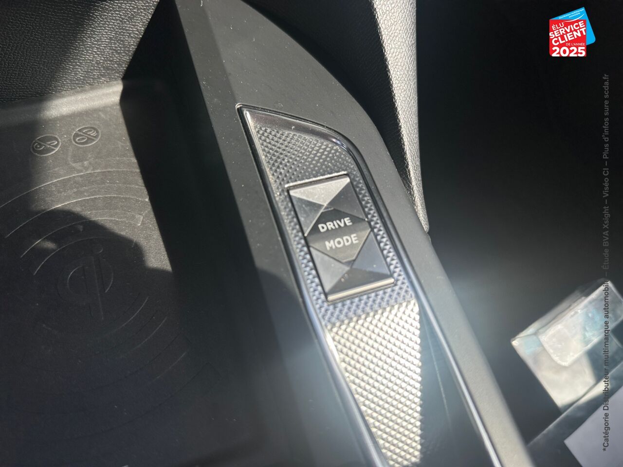 Véhicule d'occasion DS DS 3 CROSSBACK PURETECH 130CH BASTILLE AUTOMATIQUE SIEGES CUIR GPS CAMERA CARPLAY chez BMW Besançon