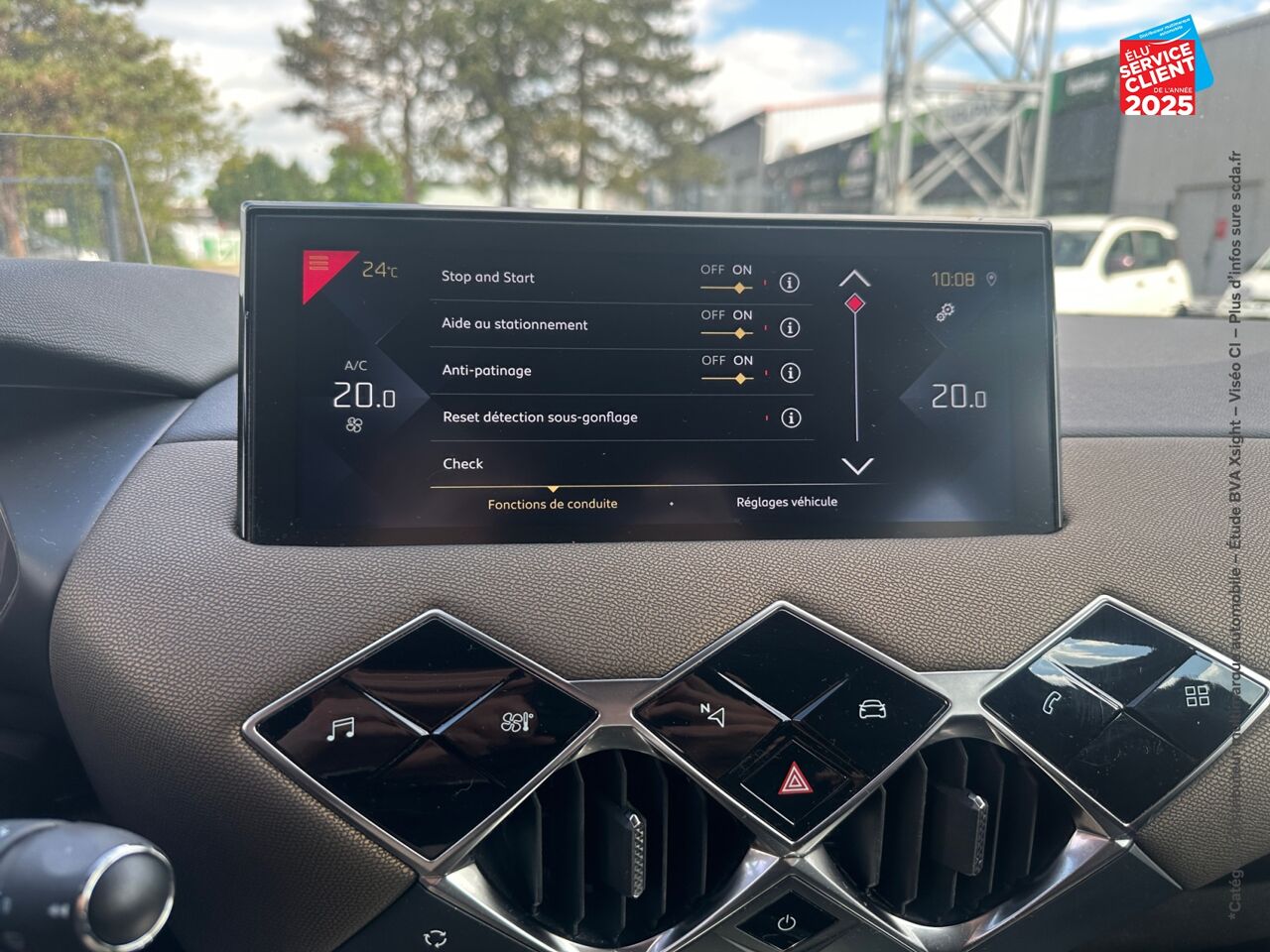 Véhicule d'occasion DS DS 3 CROSSBACK PURETECH 130CH BASTILLE AUTOMATIQUE SIEGES CUIR GPS CAMERA CARPLAY chez BMW Besançon
