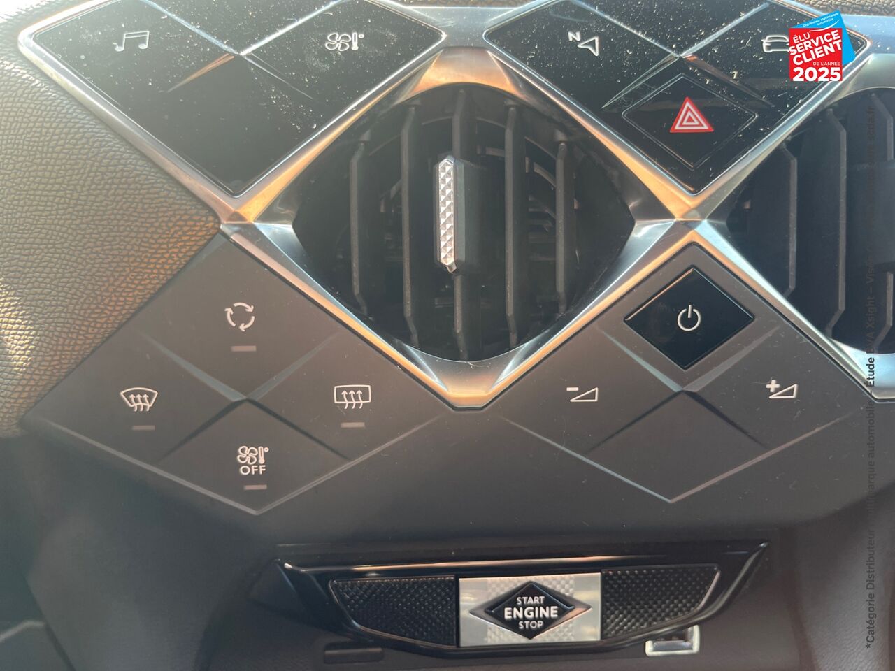 Véhicule d'occasion DS DS 3 CROSSBACK PURETECH 130CH BASTILLE AUTOMATIQUE SIEGES CUIR GPS CAMERA CARPLAY chez Toyota Thionville