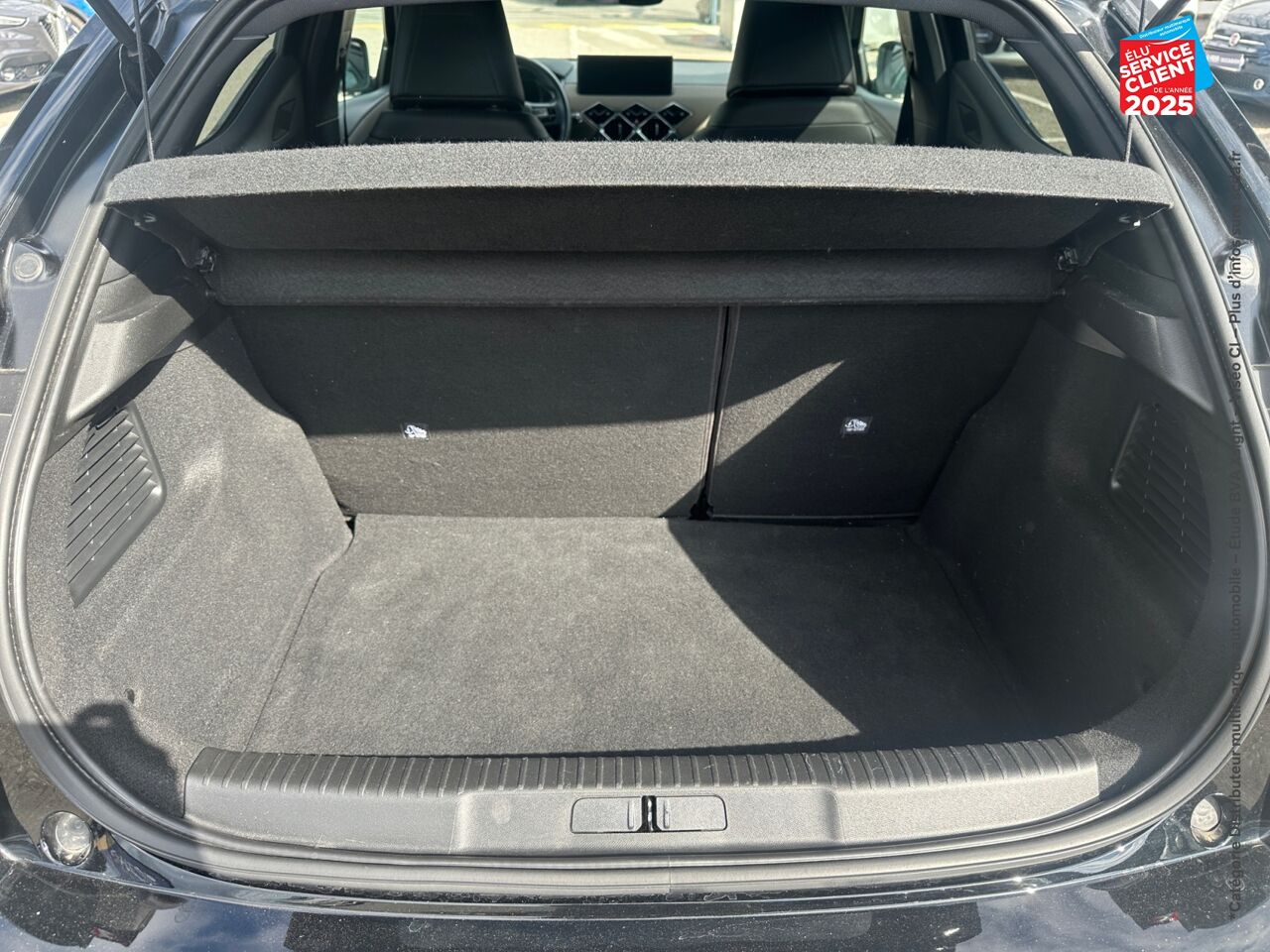 Véhicule d'occasion DS DS 3 CROSSBACK PURETECH 130CH BASTILLE AUTOMATIQUE SIEGES CUIR GPS CAMERA CARPLAY chez BMW Besançon