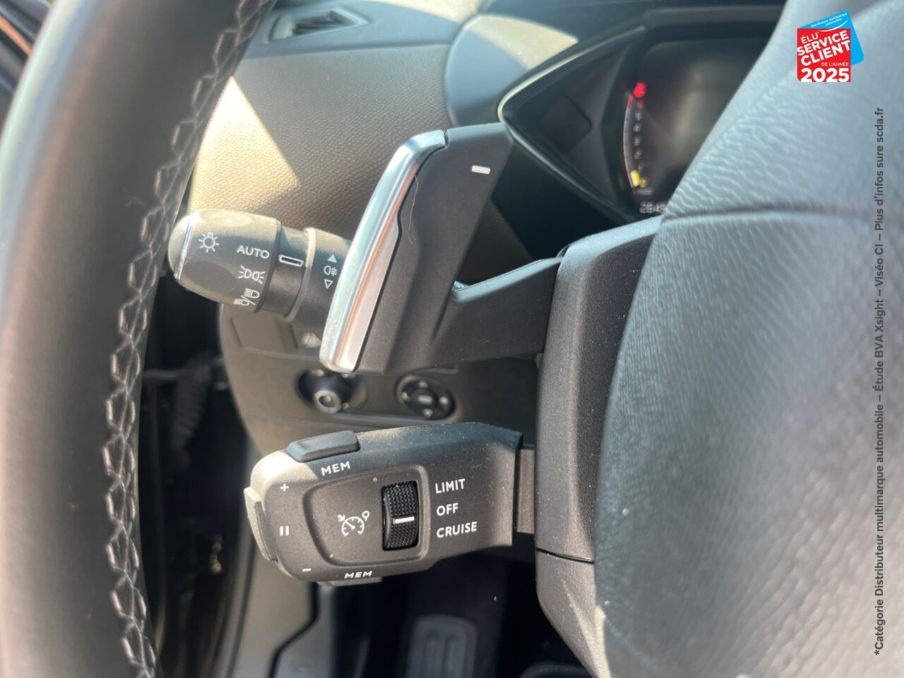 Véhicule d'occasion DS DS 3 CROSSBACK PURETECH 130CH BASTILLE AUTOMATIQUE SIEGES CUIR GPS CAMERA CARPLAY chez Toyota Thionville