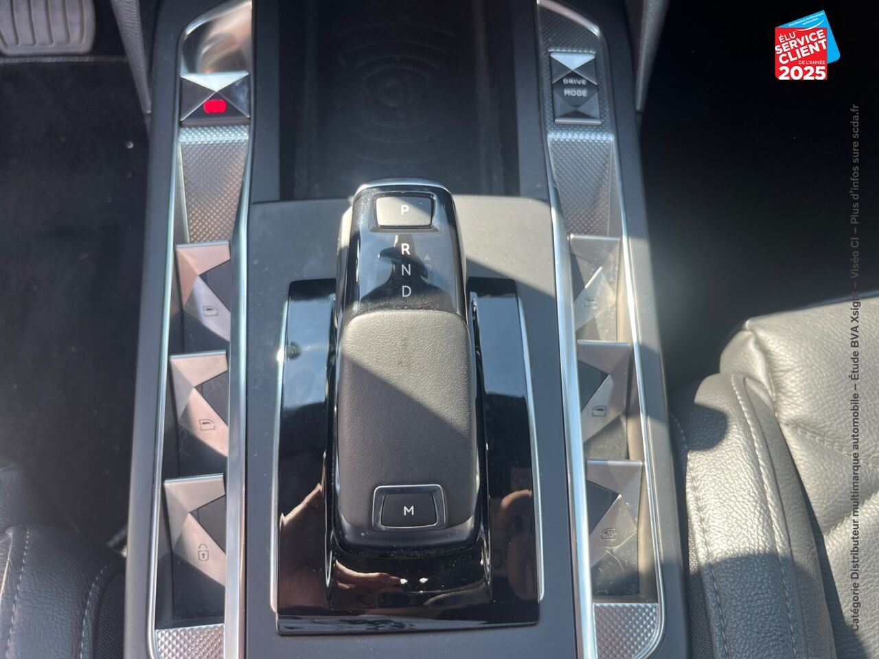 Véhicule d'occasion DS DS 3 CROSSBACK PURETECH 130CH BASTILLE AUTOMATIQUE SIEGES CUIR GPS CAMERA CARPLAY chez Toyota Thionville