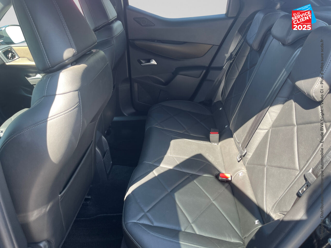 Véhicule d'occasion DS DS 3 CROSSBACK PURETECH 130CH BASTILLE AUTOMATIQUE SIEGES CUIR GPS CAMERA CARPLAY chez Toyota Thionville