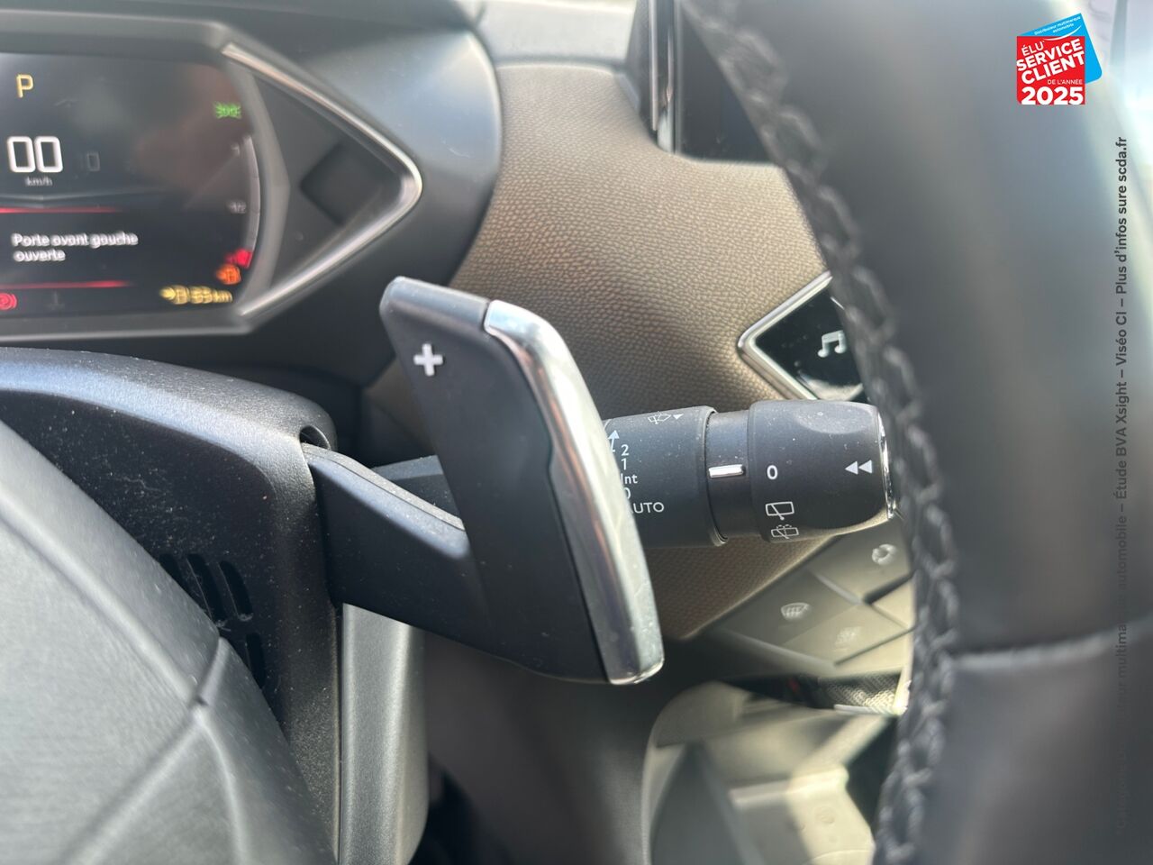 Véhicule d'occasion DS DS 3 CROSSBACK PURETECH 130CH BASTILLE AUTOMATIQUE SIEGES CUIR GPS CAMERA CARPLAY chez BMW Besançon
