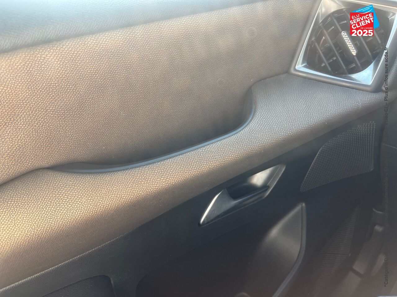 Véhicule d'occasion DS DS 3 CROSSBACK PURETECH 130CH BASTILLE AUTOMATIQUE SIEGES CUIR GPS CAMERA CARPLAY chez Toyota Thionville