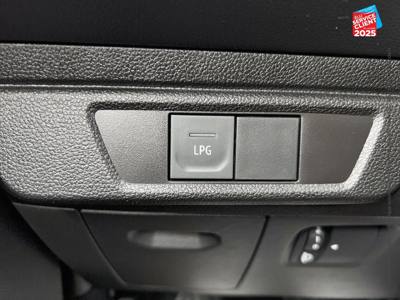 Véhicule d'occasion DACIA SANDERO 1.0 ECO-G 100CH STEPWAY EXTREME + -24 GPS CAMERA chez Renault Saint-Louis