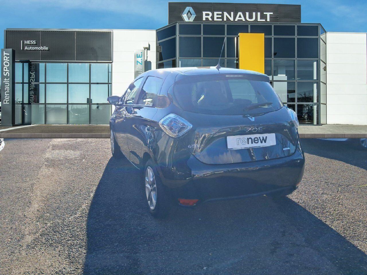 Véhicule d'occasion RENAULT ZOE ZEN CHARGE NORMALE R90 chez BMW Lons le Saunier