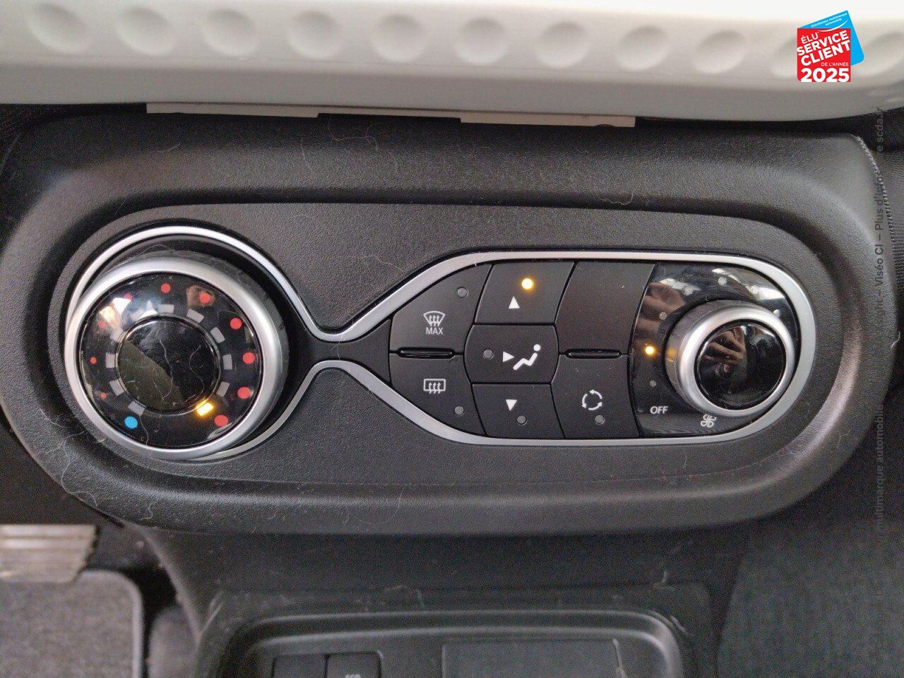 Véhicule d'occasion RENAULT TWINGO E-TECH ELECTRIC AUTHENTIC R80 ACHAT INTEGRAL chez Toyota Saint Dizier