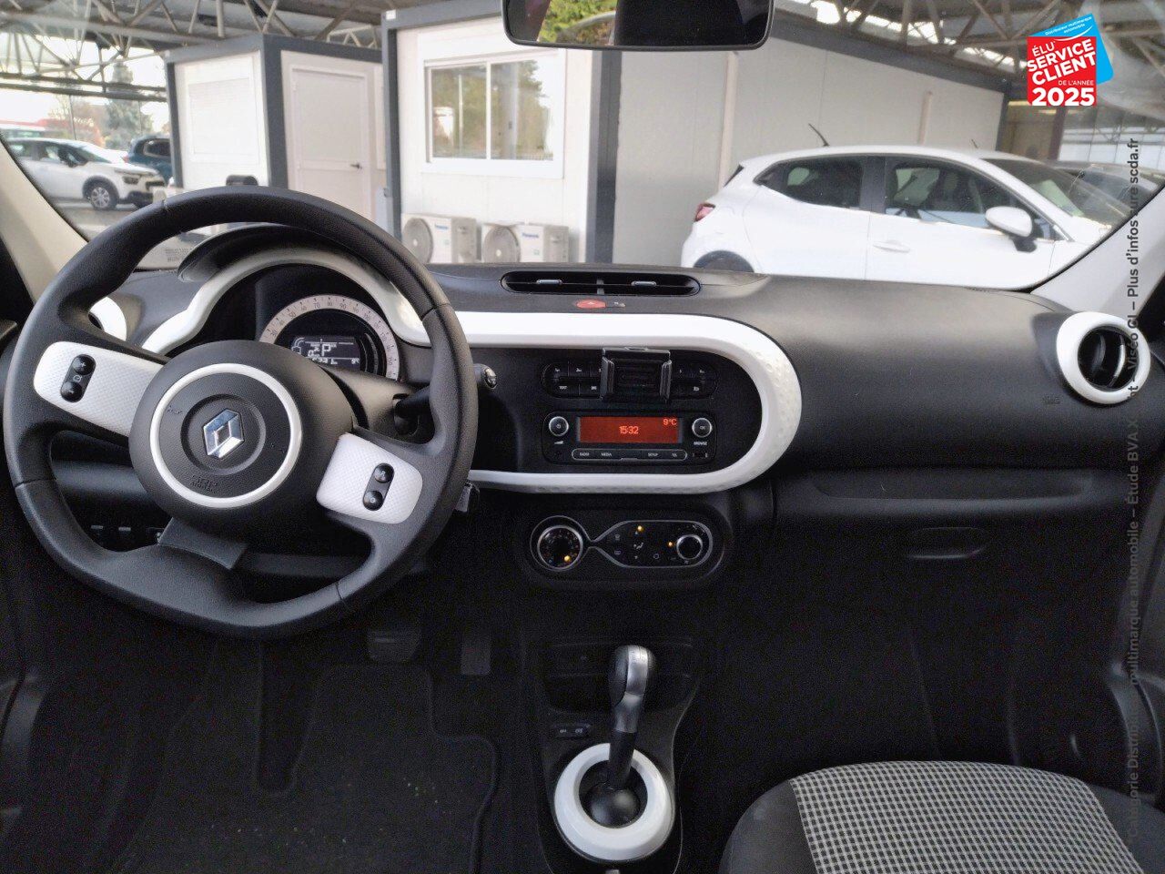 Véhicule d'occasion RENAULT TWINGO E-TECH ELECTRIC AUTHENTIC R80 ACHAT INTEGRAL chez Toyota Saint Dizier