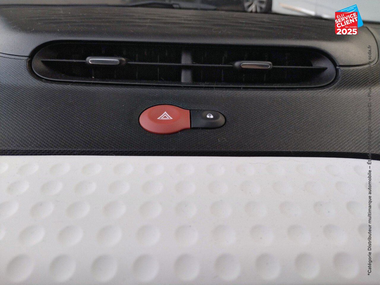 Véhicule d'occasion RENAULT TWINGO E-TECH ELECTRIC AUTHENTIC R80 ACHAT INTEGRAL chez Toyota Saint Dizier