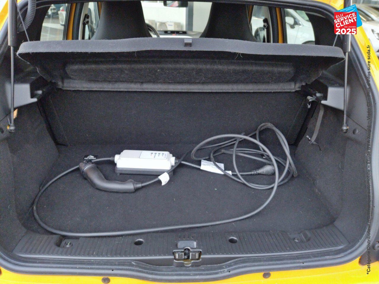 Véhicule d'occasion RENAULT TWINGO E-TECH ELECTRIC AUTHENTIC R80 ACHAT INTEGRAL chez Toyota Saint Dizier