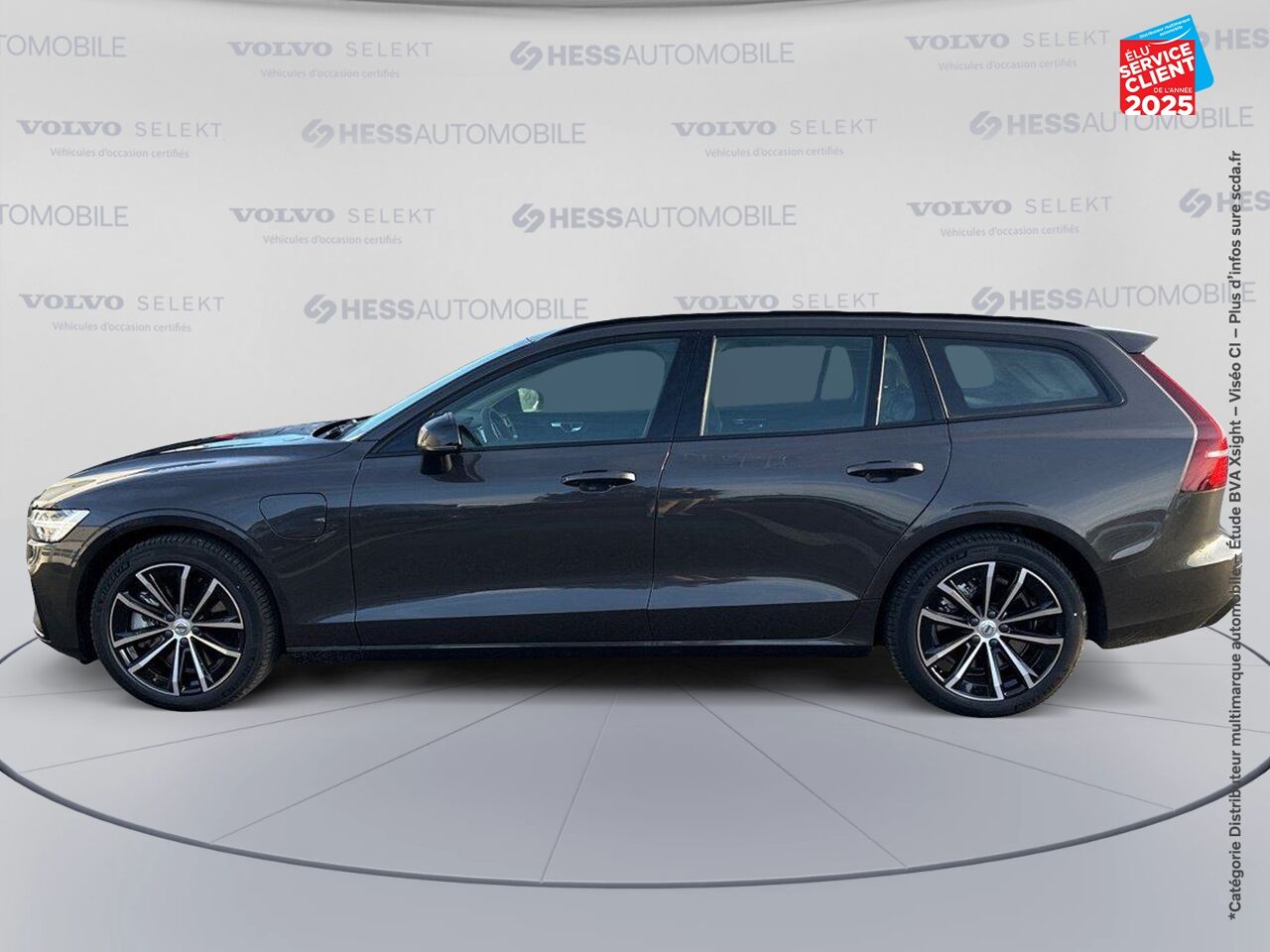 Véhicule d'occasion VOLVO V60 T6 AWD 253+145CH PLUS STYLE DARK GEARTRONIC 8 chez Land Rover Metz