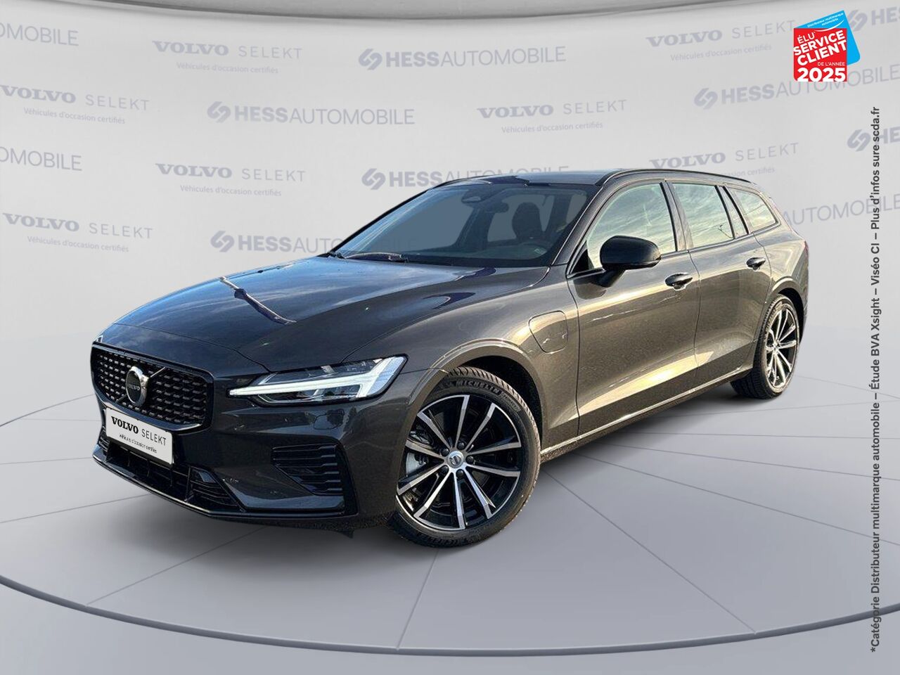 Véhicule d'occasion VOLVO V60 T6 AWD 253+145CH PLUS STYLE DARK GEARTRONIC 8 chez Land Rover Metz