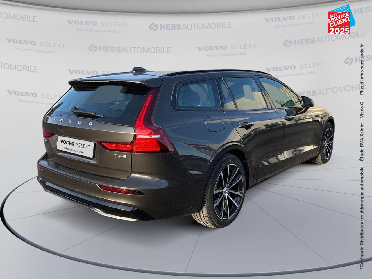 Véhicule d'occasion VOLVO V60 T6 AWD 253+145CH PLUS STYLE DARK GEARTRONIC 8 chez Land Rover Metz
