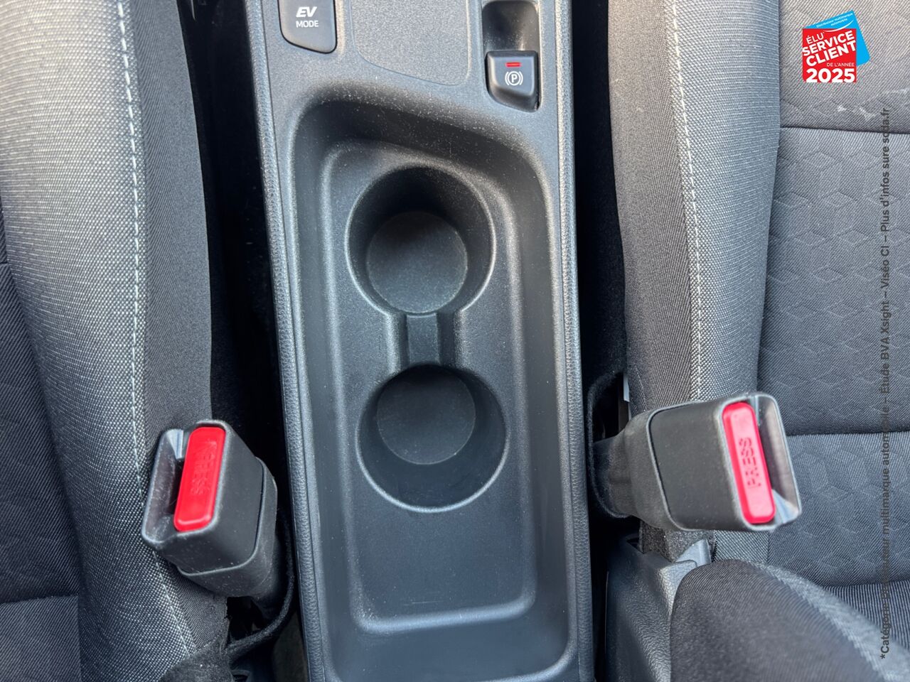 Véhicule d'occasion TOYOTA YARIS 116H DESIGN 5P MY22 chez Toyota Verdun