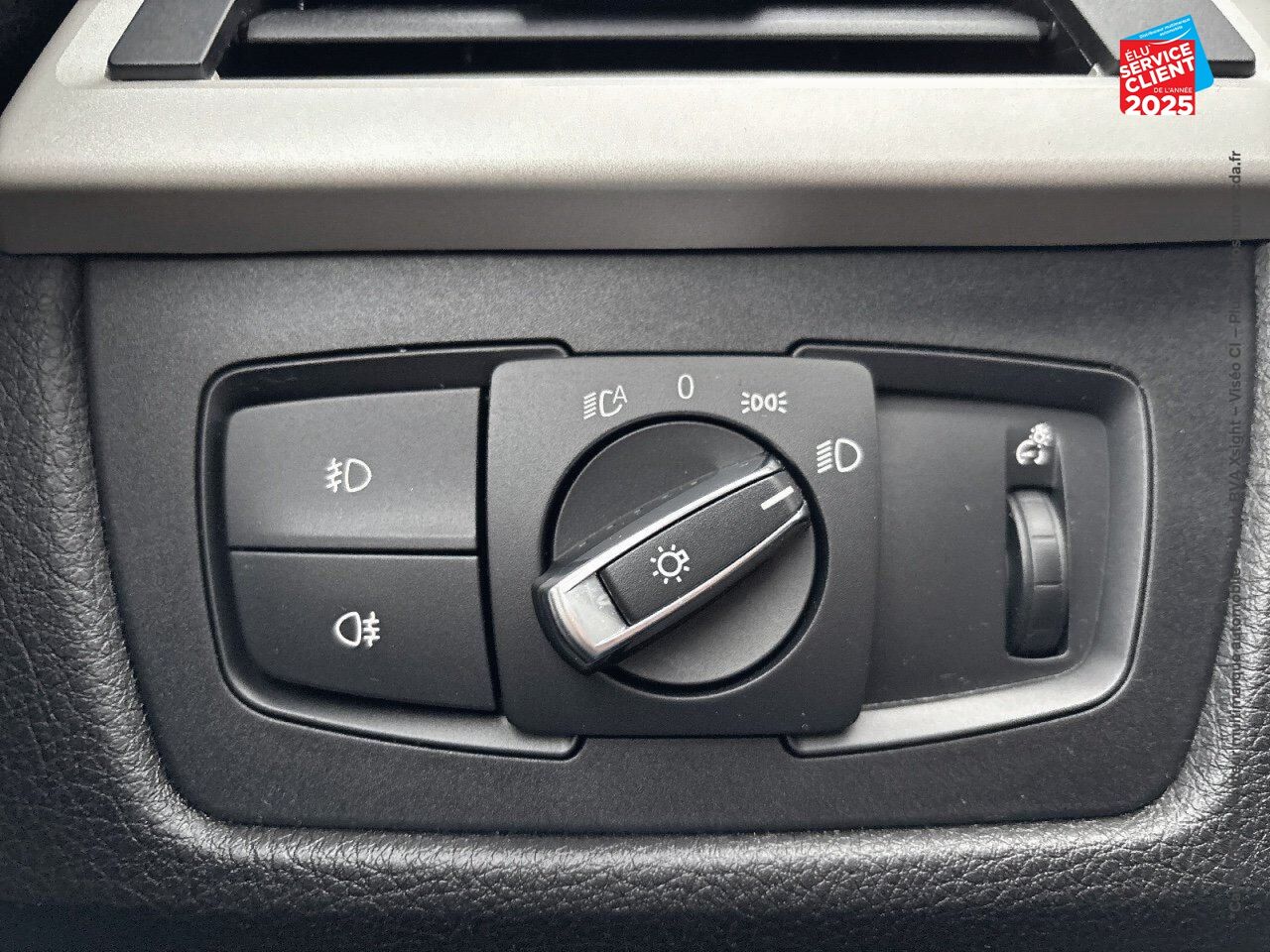 Véhicule d'occasion BMW SERIE 3 330EA 252CH LOUNGE SIEGES CHAUF GPS chez Renault Colmar