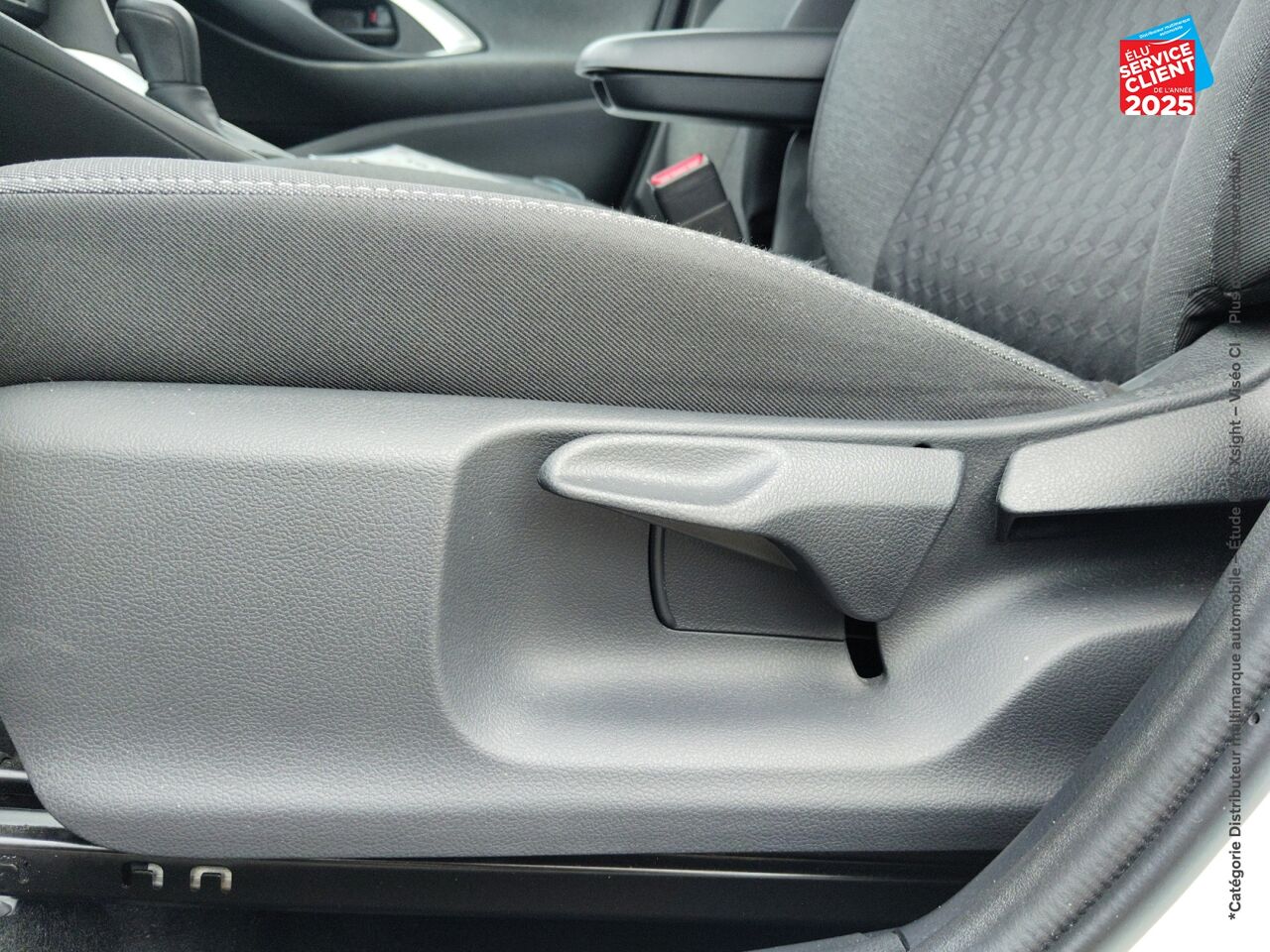 Véhicule d'occasion TOYOTA YARIS 116H DESIGN 5P MY21 CAMERA chez Toyota Verdun