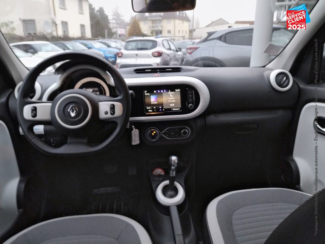Véhicule d'occasion RENAULT TWINGO E-TECH ELECTRIC EQUILIBRE R80 ACHAT INTEGRAL chez Renault Strasbourg