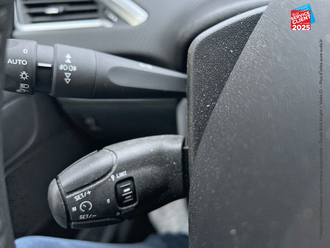 Véhicule d'occasion PEUGEOT 2008 1.2 PURETECH 82CH E6.C SIGNATURE SS chez Nissan Beaune