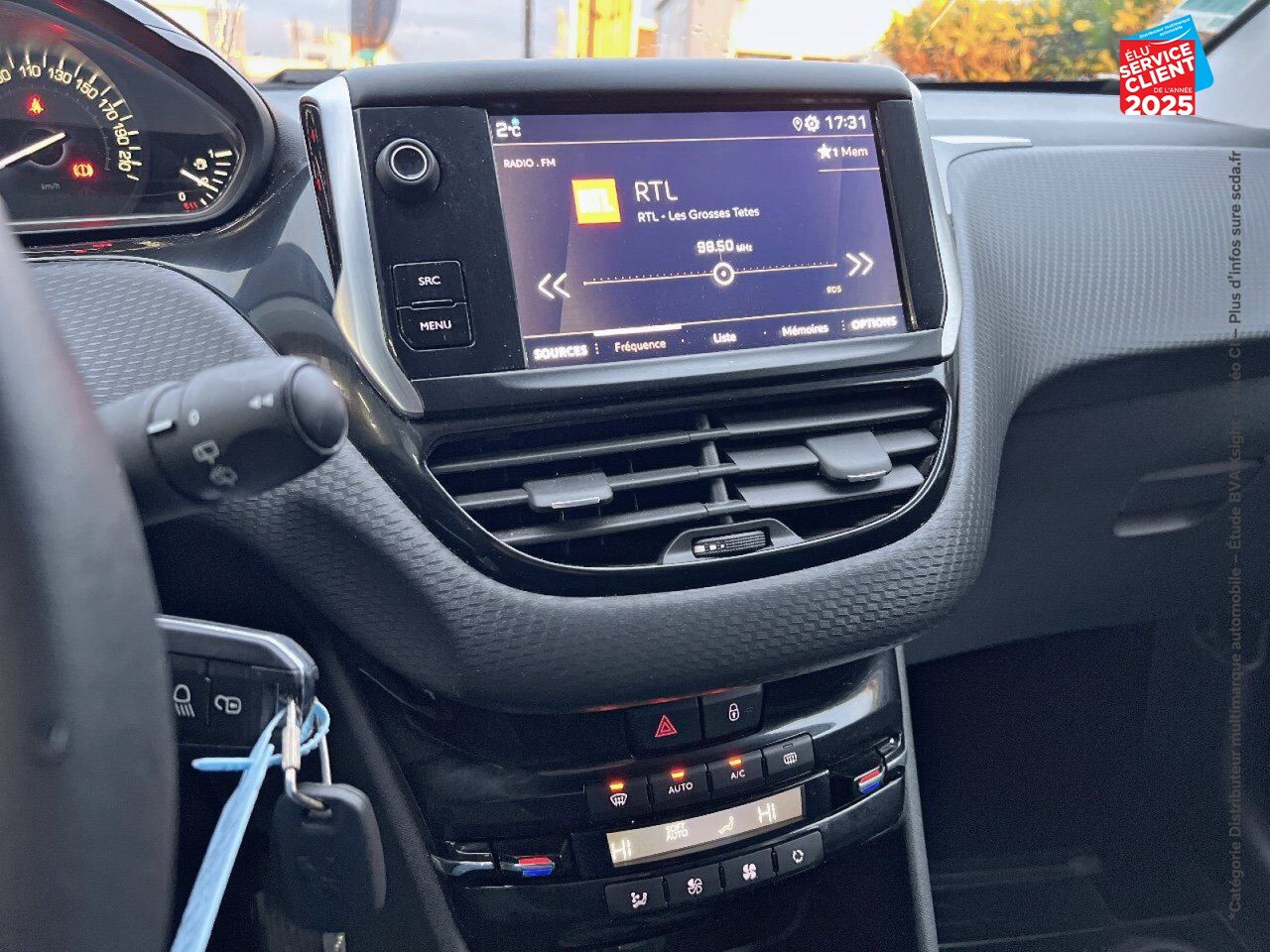 Véhicule d'occasion PEUGEOT 2008 1.2 PURETECH 82CH E6.C SIGNATURE SS chez Nissan Beaune