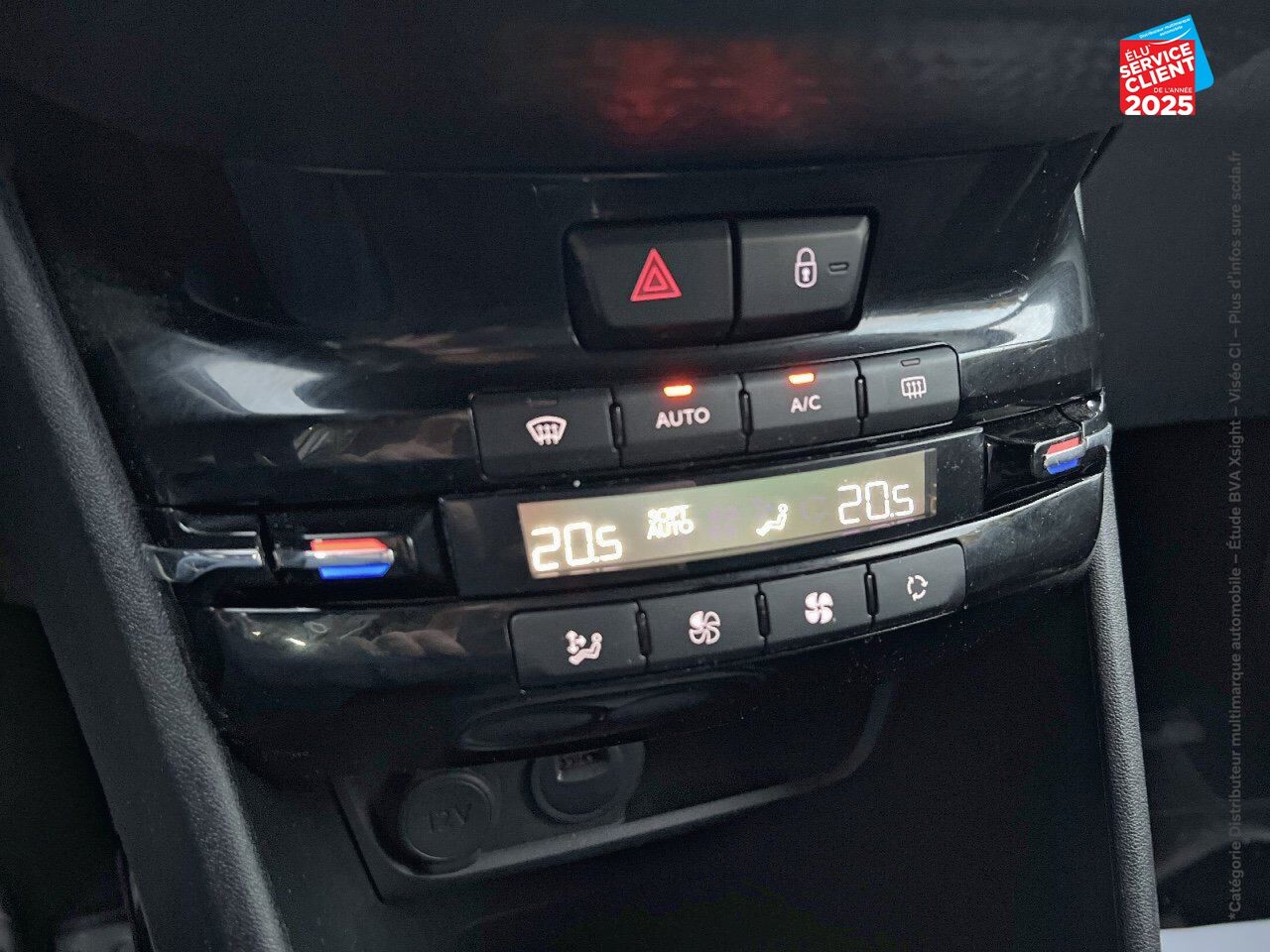Véhicule d'occasion PEUGEOT 2008 1.2 PURETECH 82CH E6.C SIGNATURE SS chez Nissan Beaune