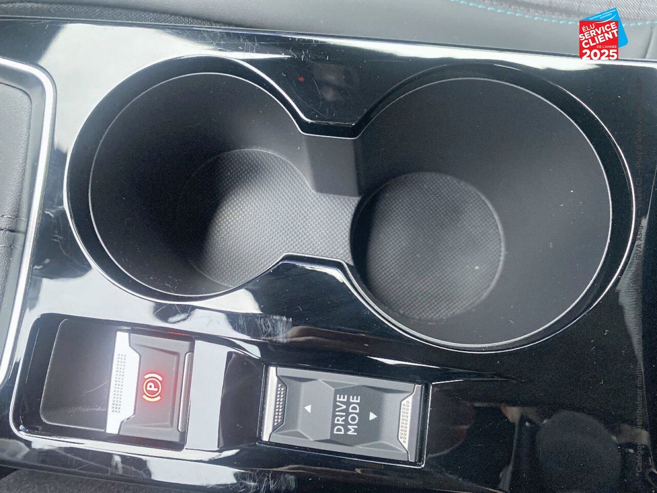 Véhicule d'occasion PEUGEOT 2008 1.2 PURETECH 100CH S/S ALLURE PACK CAMERA CARPLAY chez Renault Saint-Louis
