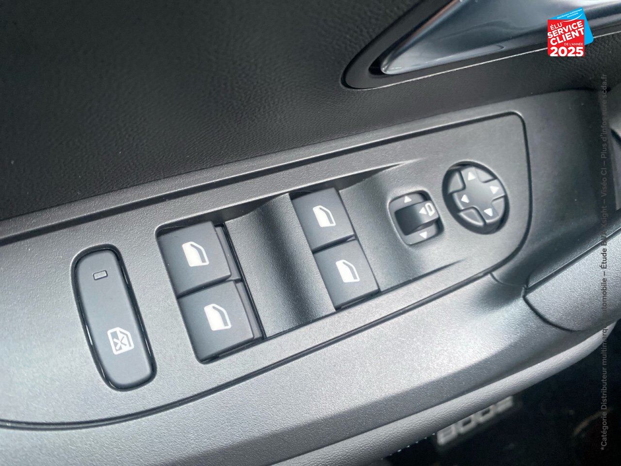Véhicule d'occasion PEUGEOT 2008 1.2 PURETECH 100CH S/S ALLURE PACK CAMERA CARPLAY chez Renault Saint-Louis