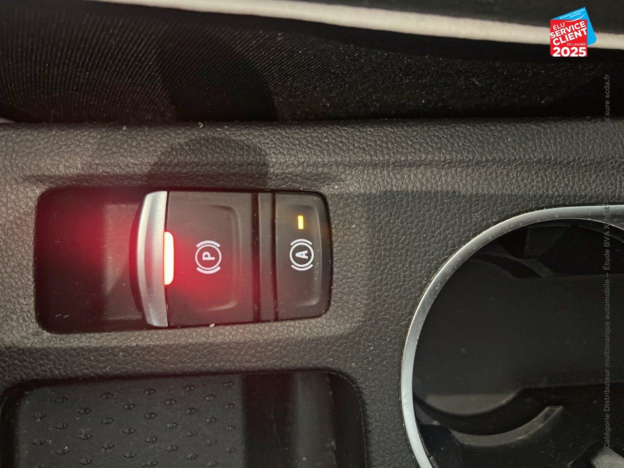 Véhicule d'occasion RENAULT CAPTUR 1.3 TCE 140CH INTENS chez Renault Sélestat