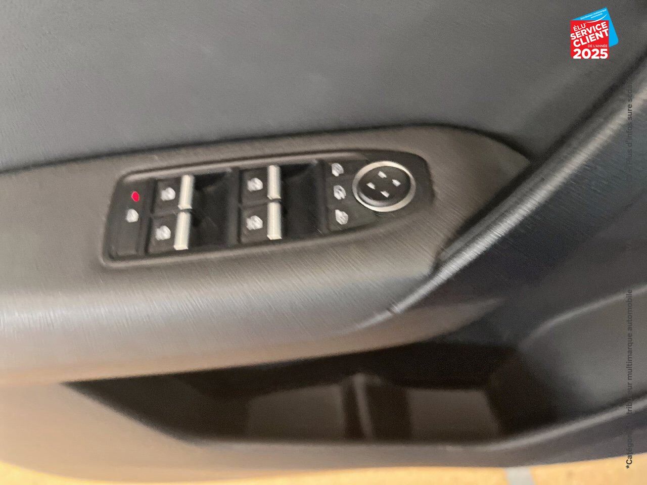 Véhicule d'occasion RENAULT CAPTUR 1.3 TCE 140CH INTENS chez Renault Sélestat