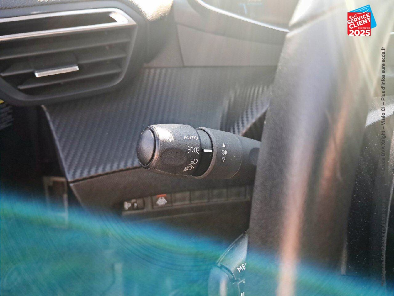 Véhicule d'occasion PEUGEOT 2008 1.2 PURETECH 100CH SS ALLURE chez Renault Saint-Louis