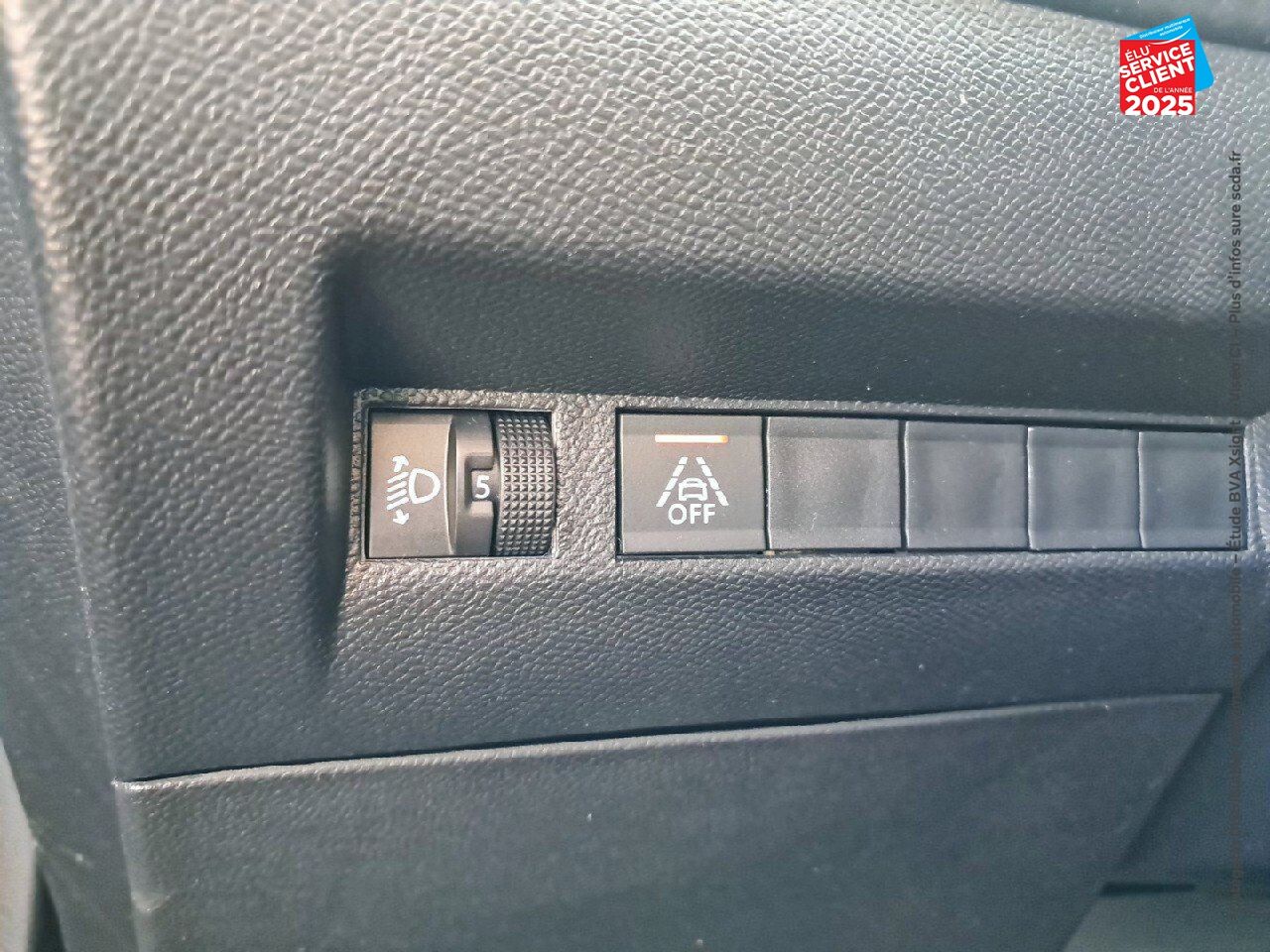 Véhicule d'occasion PEUGEOT 2008 1.2 PURETECH 100CH SS ALLURE chez Renault Saint-Louis
