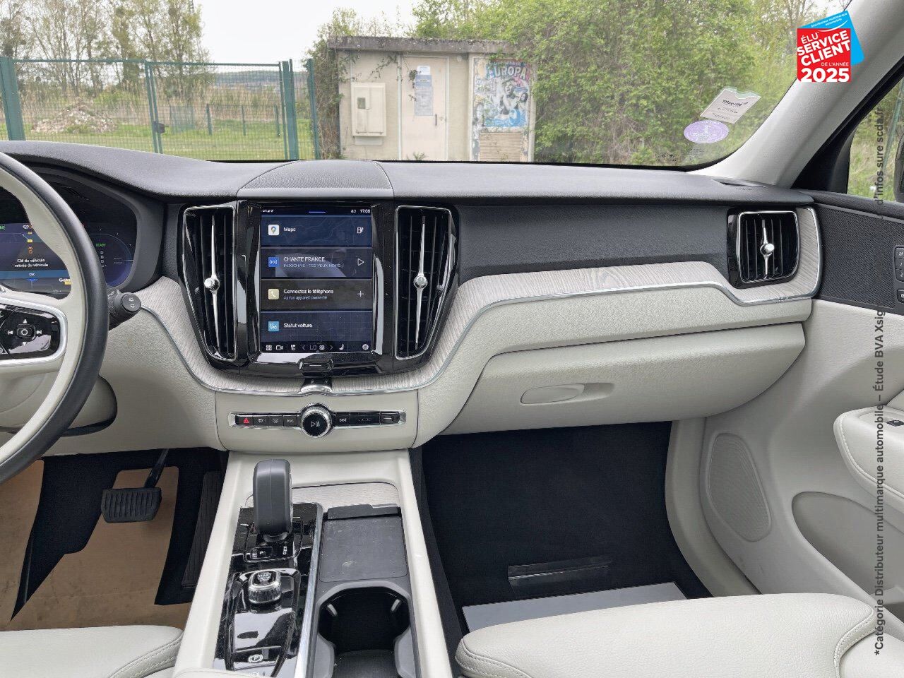 Véhicule d'occasion VOLVO XC60 T6 AWD 253 + 145CH PLUS STYLE CHROME GEARTRONIC chez Renault Saint-Louis