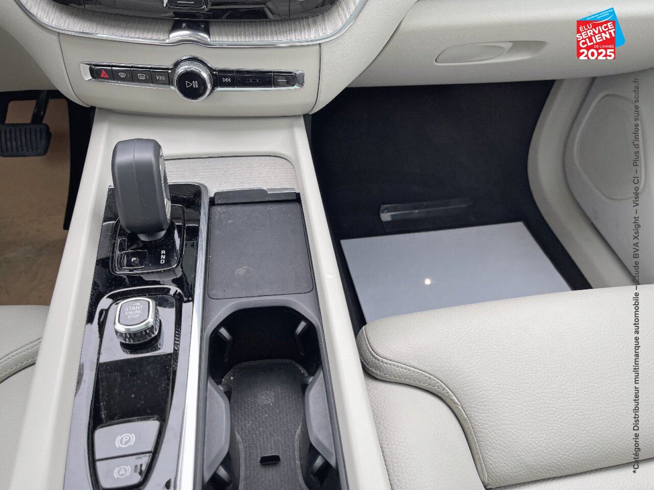 Véhicule d'occasion VOLVO XC60 T6 AWD 253 + 145CH PLUS STYLE CHROME GEARTRONIC chez Renault Saint-Louis