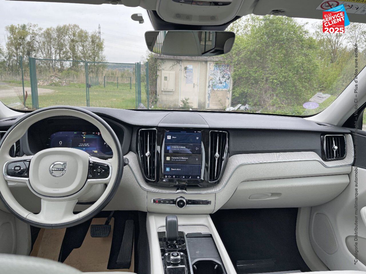Véhicule d'occasion VOLVO XC60 T6 AWD 253 + 145CH PLUS STYLE CHROME GEARTRONIC chez Renault Saint-Louis