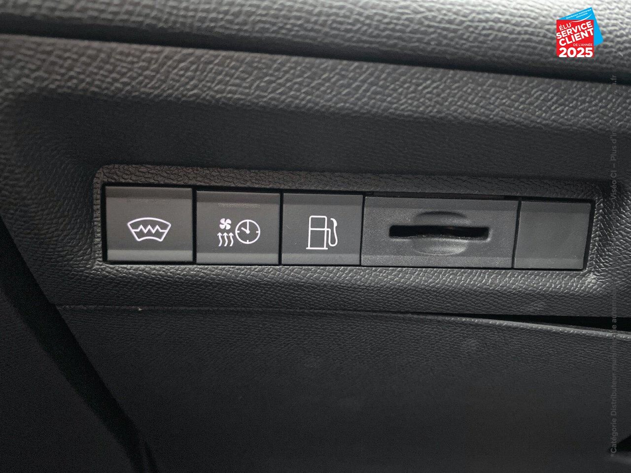 Véhicule d'occasion PEUGEOT 308 PHEV 180CH GT E-EAT8 GPS CAMERA CARPLAY chez Toyota Verdun