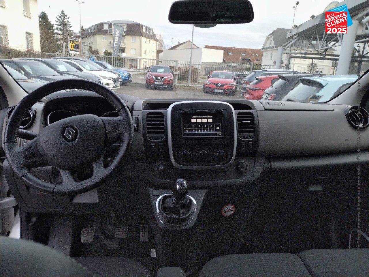 Véhicule d'occasion RENAULT TRAFIC COMBI L2 1.6 DCI 120CH INTENS 8 PLACES EURO6D-T chez Opel Verdun