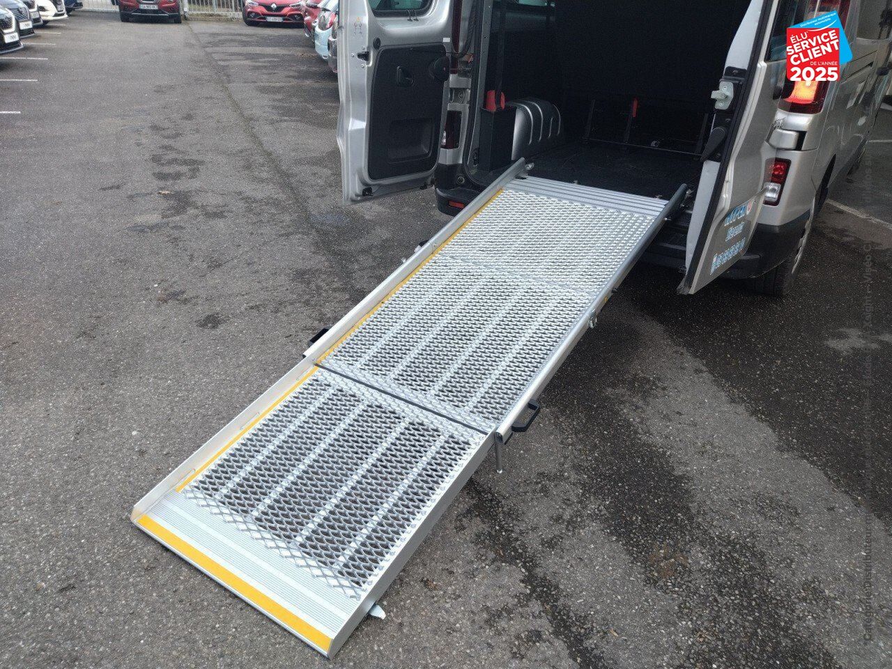 Véhicule d'occasion RENAULT TRAFIC COMBI L2 1.6 DCI 120CH INTENS 8 PLACES EURO6D-T chez Opel Verdun
