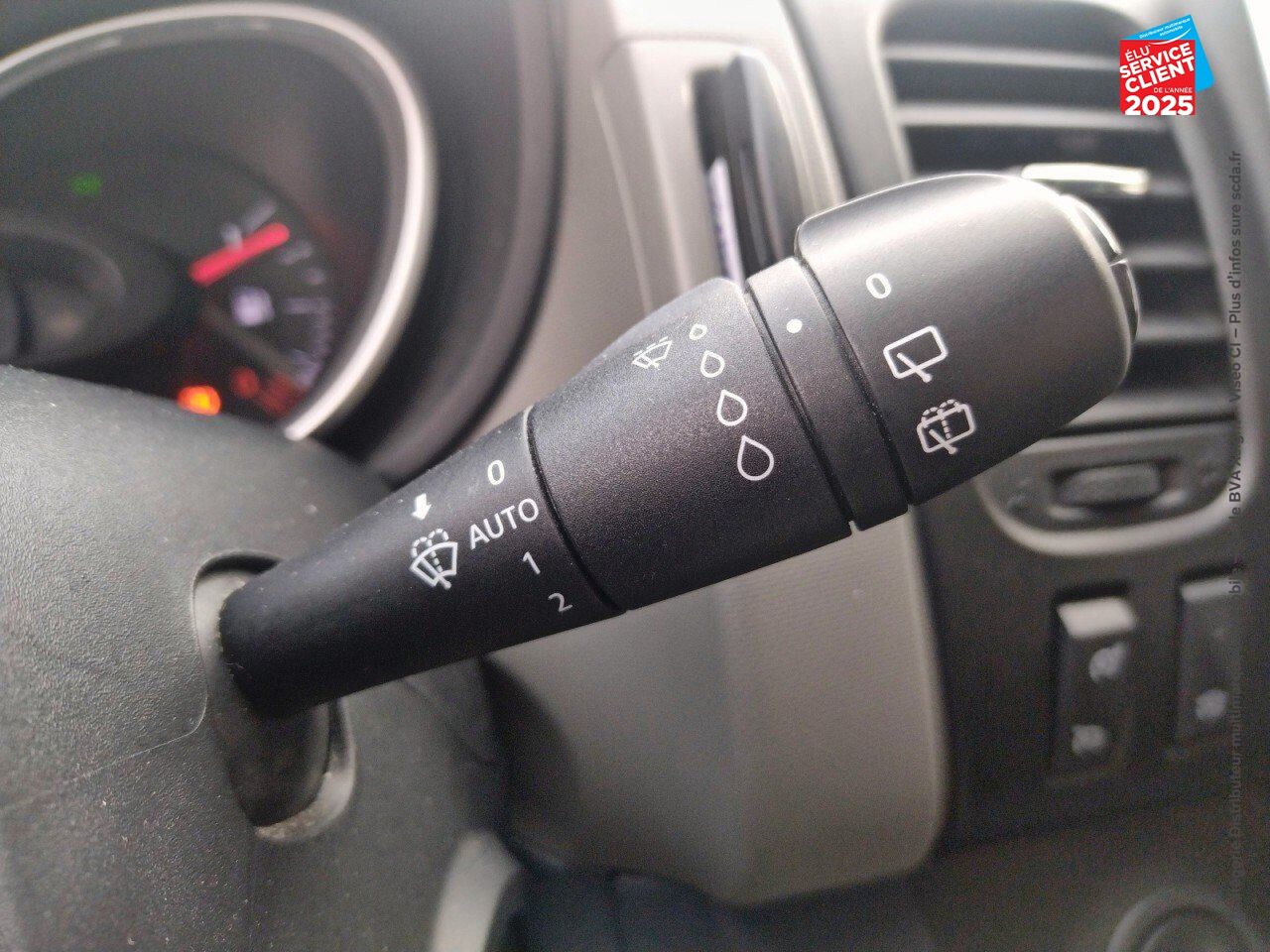 Véhicule d'occasion RENAULT TRAFIC COMBI L2 1.6 DCI 120CH INTENS 8 PLACES EURO6D-T chez Opel Verdun