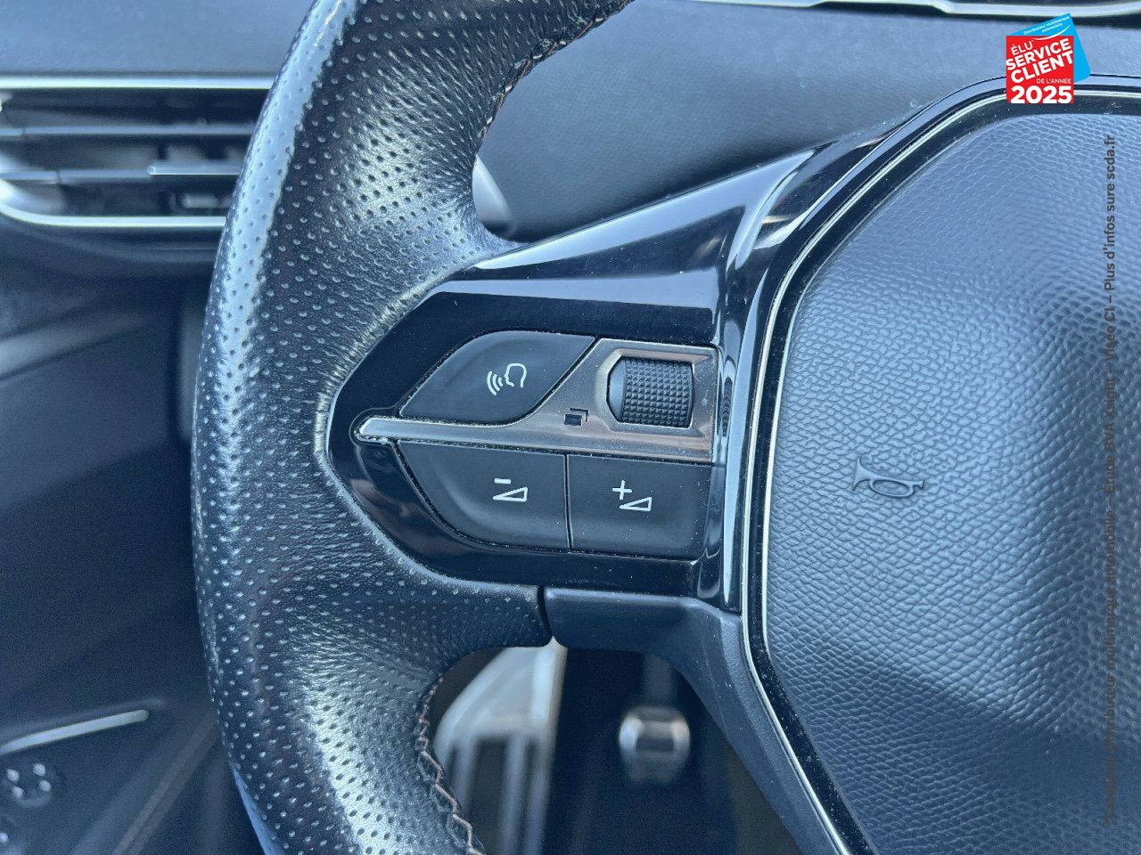 Véhicule d'occasion PEUGEOT 3008 1.2 PURETECH 130CH E6.C GT LINE S/S GPS CAMERA CARPLAY chez Peugeot Hirson
