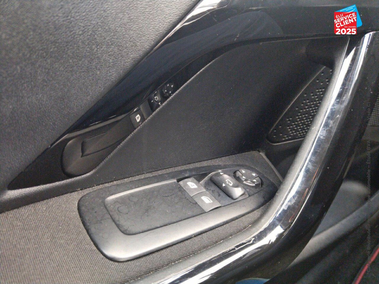 Véhicule d'occasion PEUGEOT 208 1.2 PURETECH 82CH STYLE 5P chez Renault Saint-Louis