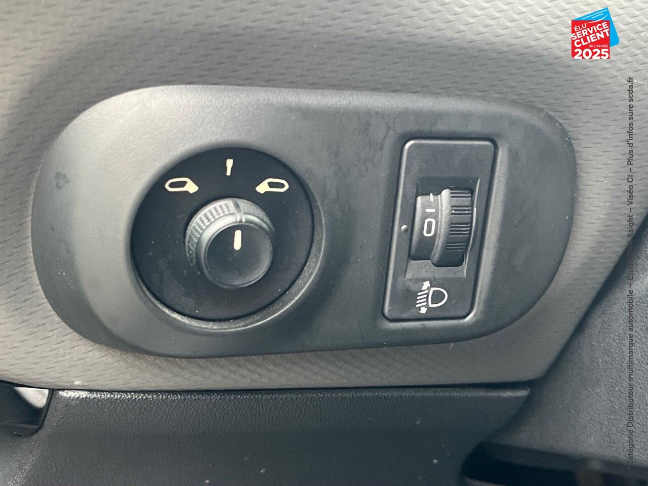 Véhicule d'occasion CITROEN C4 CACTUS PURETECH 110CH SS FEEL BUSINESS E6.D-TEMP chez Hyundai Chalons