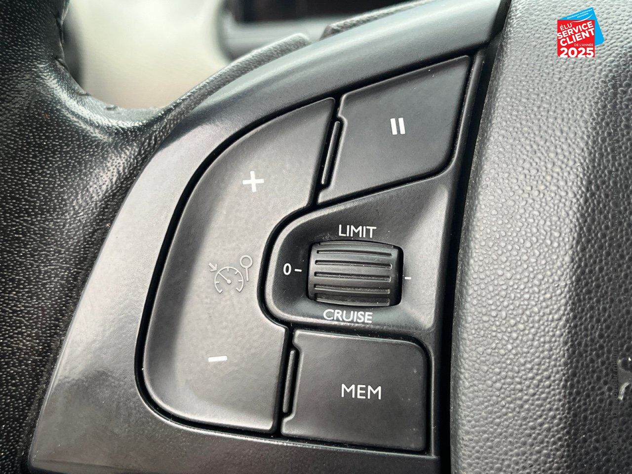 Véhicule d'occasion CITROEN C4 CACTUS PURETECH 110CH SS FEEL BUSINESS E6.D-TEMP chez Hyundai Chalons